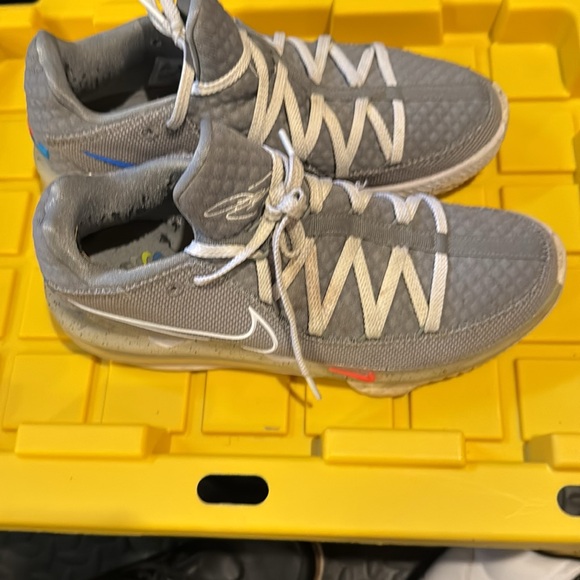 Lebron 17 Low Mens Nikes Size 10.5 - Picture 8 of 8